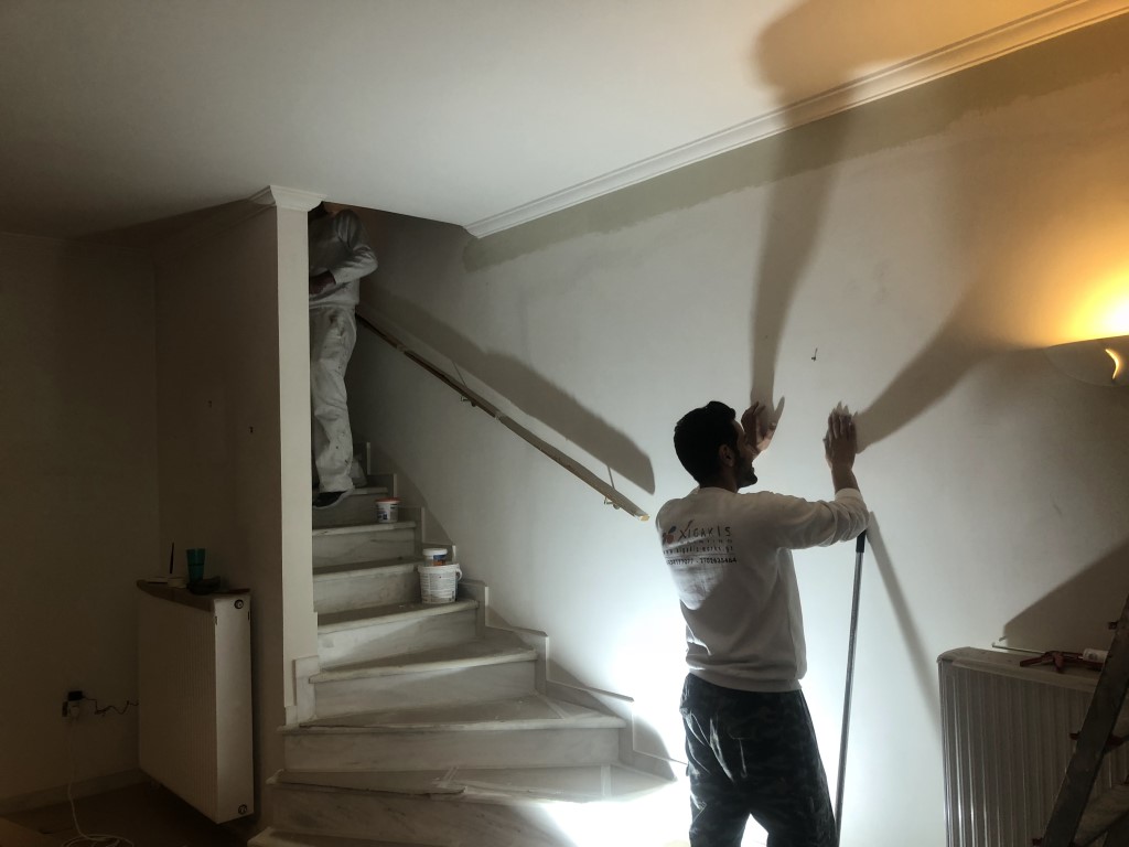Βάψιμο σπιτιού εσωτερικά