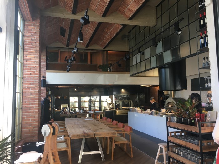 Lefkes bar restaurant